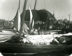 75 kvm kryssere i Ålesund troligen på 1960 talet "Pus i forgrunnen"